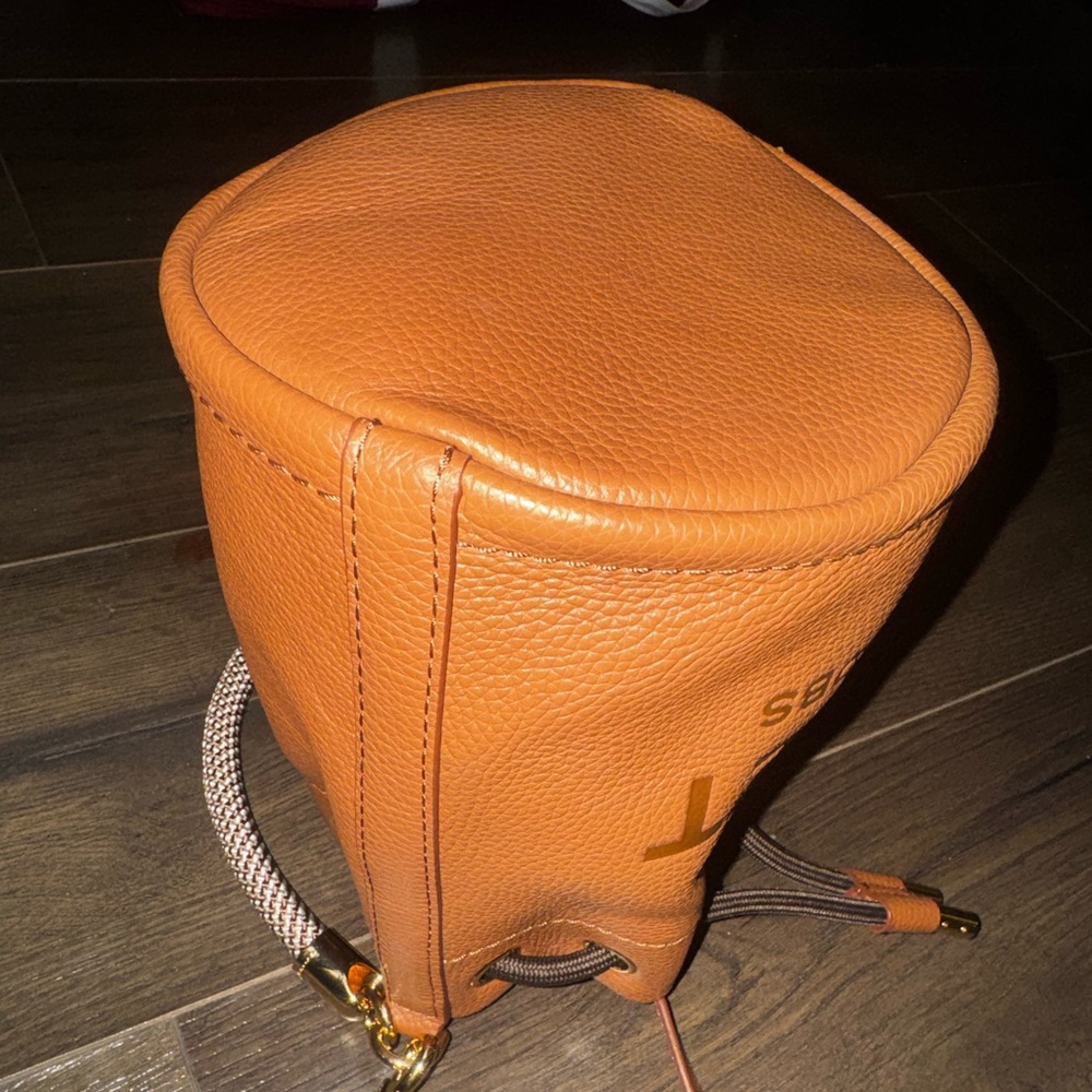 Marc Jacobs Caramel Brown Pebbled Leather Bucket Crossbody Bag - Picture 8 of 8